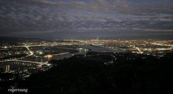 占山觀景台欣賞無盡夜色