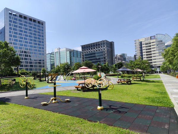 宏匯瑞光廣場、大港墘公園、基隆廟口夜市、基隆港高空煙火秀2796421