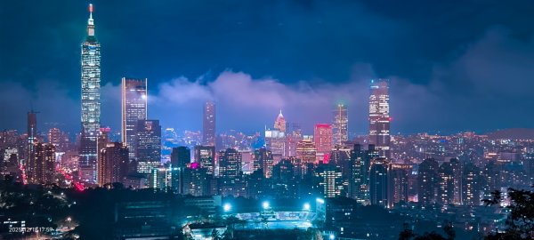 #天空之城 #穿雲箭 #虎山峰 #夕陽 #火燒雲 #夜景 #101大樓 12/182964792