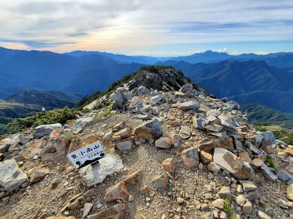 玉山後四峰-東小南山封面