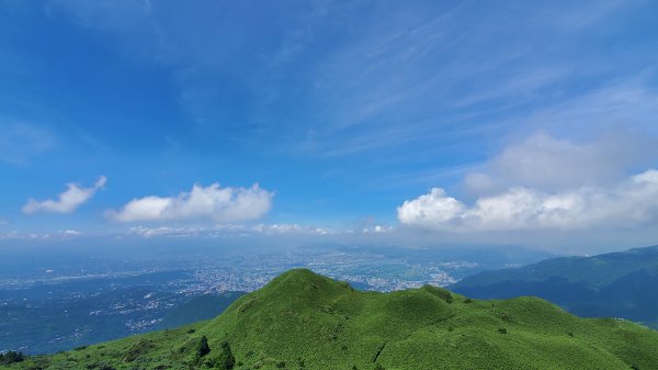 首嘗七星主東峰天晴 在隆隆雷聲背景音情境奔逃下山1743437