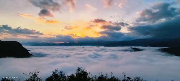#新店四十份 #翡翠水庫壩頂 #雲海 #日出  #雲瀑 1/10 & 132979640