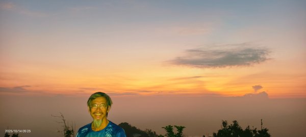 #二格山 #霧裡看花 #琉璃光 #曙光 #日出 #雲瀑 #雲海流瀑 10/142914035