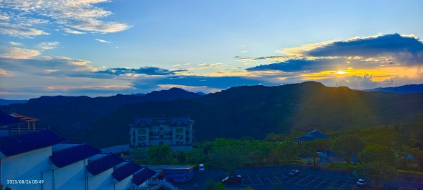 #新店四十份 #翡翠水庫壩頂 #日出 #雲海 #閃電 #漁人碼頭 #夕陽 #霞光 #月落 8/262871499