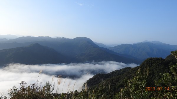 翡翠水庫壩頂/新店四十份公墓雲海+斜射光，個人在此最有層次最美的一次雲海1993131