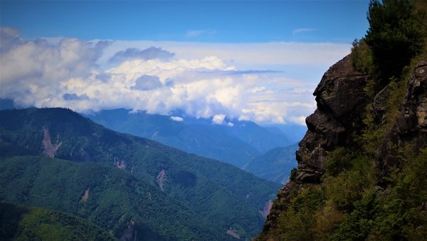 悠遊高山與中級山間的山旅健行在塔塔加玉山前峰及鹿林麟趾山1359925