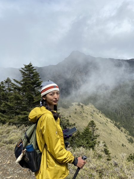 20230515-16玉山前西峰+遠望雨中的主東北2436701