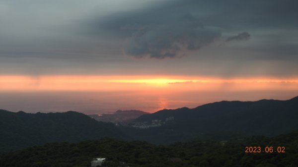 雲山水花鳥蝶 - 天龍國阿伯的日常6/2飛碟雲?上帝光 ?2170602