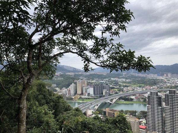 走入山林，看見美麗山景—新店小獅山