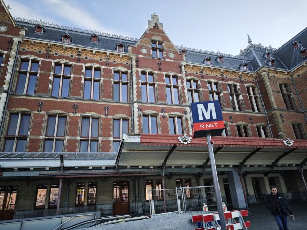 2025_0420 倫敦馬拉松順遊西歐 D2a(阿姆斯特丹中央車站)2785900