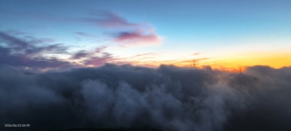 #大屯山 #日出 #雲海 #火燒雲 #霞光 #青斑鳳蝶 #青帶鳳蝶 #臺灣粉蝶 6/233078147