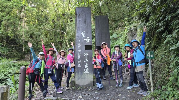 神級景點抺茶山，爬抹茶山的最佳季節，沿路桐花地毯，層層疊疊的山巒，壯闊的山谷2774465