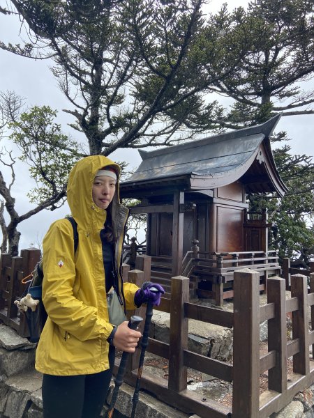 20230515-16玉山前西峰+遠望雨中的主東北2436699