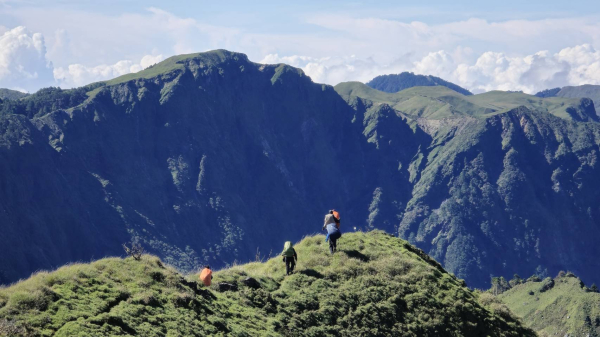 中央山脈雲端上的琉璃珠－能高安東軍