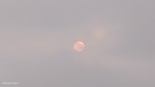 晨霧瀰漫的觀音山2476133