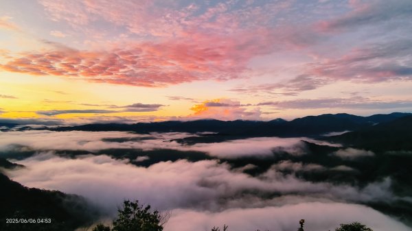 跟著雲海達人山友追雲趣 #日出雲海 #火燒雲 6/62804189