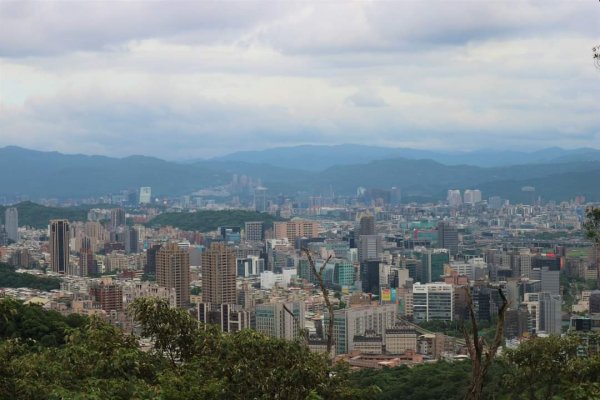 〔內湖〕文間山，劍南蝶園，劍潭古寺，婆婆橋 鄭成功廟步道2249283