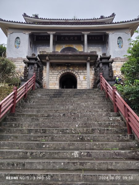 走訪新北市中和區及土城區的名勝古蹟：圓通禪寺、牛埔頭山、新加坡山2518394