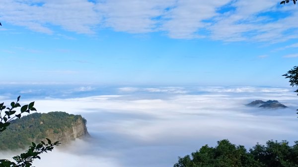 二訪馬拉邦山，解鎖 #琉璃光雲海 #日出雲海  #血月 #斜射光 #楓葉紅了！2668582