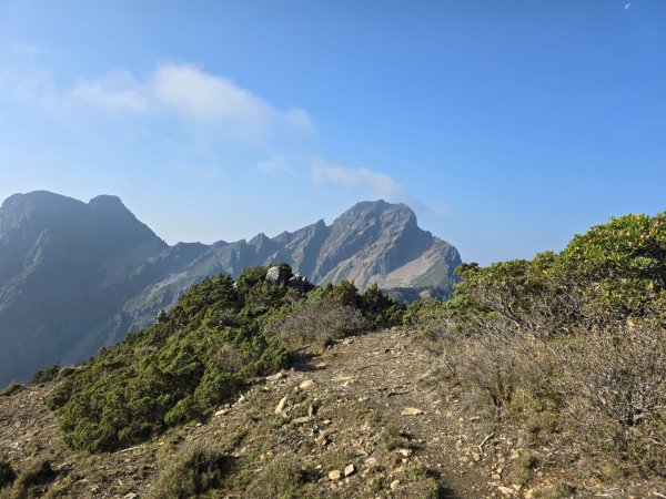 終於看到1000元背面的山景登頂玉山北峰／前峰2495887
