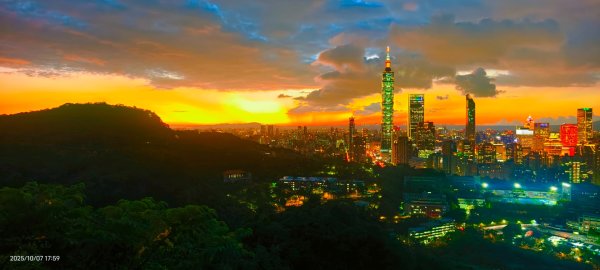 #虎山峰 #夕陽 #火燒雲 #霞光 10/72907947