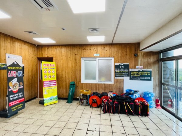 1140811 KR 漢拏山杜鵑花田避難所-紗羅岳觀景臺2860190