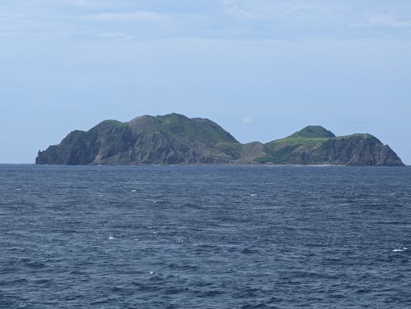 《蘭嶼》青青草原。情人洞。海岸奇岩。山羊/散步的豬。拼板舟。開元港1736852