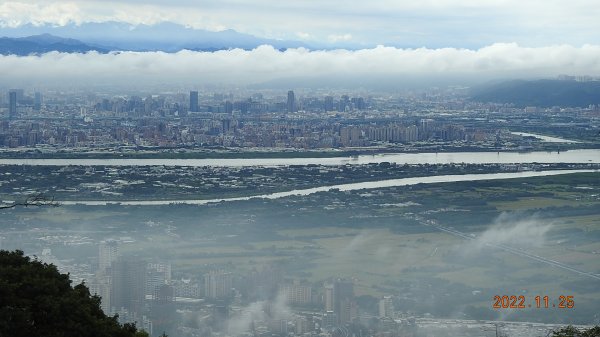 雲霧飄渺間的台北盆地&觀音山1926288