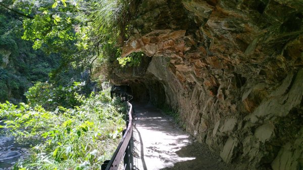 山巒峻秀溪水碧綠－砂卡噹步道1048827