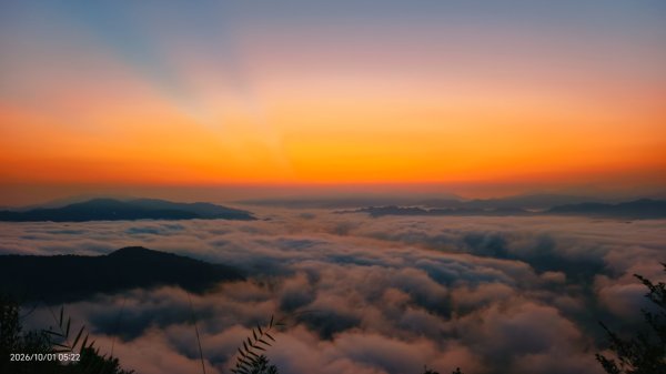 #石碇後山 #霞光 #日出 #紅蛋 #雲海 #赤腳蘭山 #670峰 10/13125444
