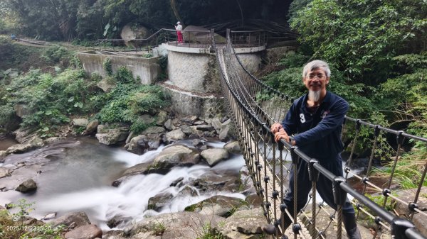 #夕陽 #火燒雲 #猴崁古道 #草山觀瀑吊橋 #住六公園 12/232968454