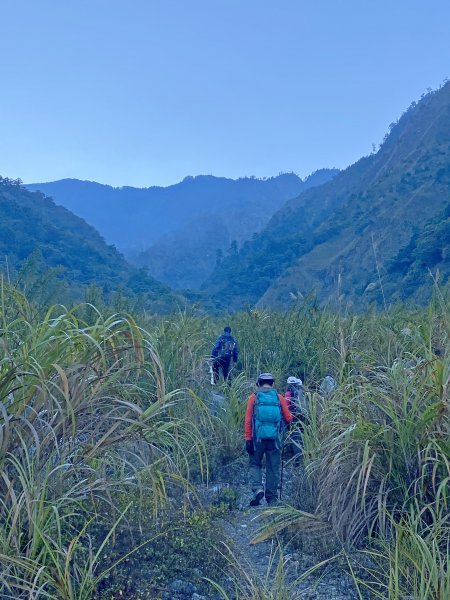 再登百川山順登百川山東峰    恩仔2021/12/111545943