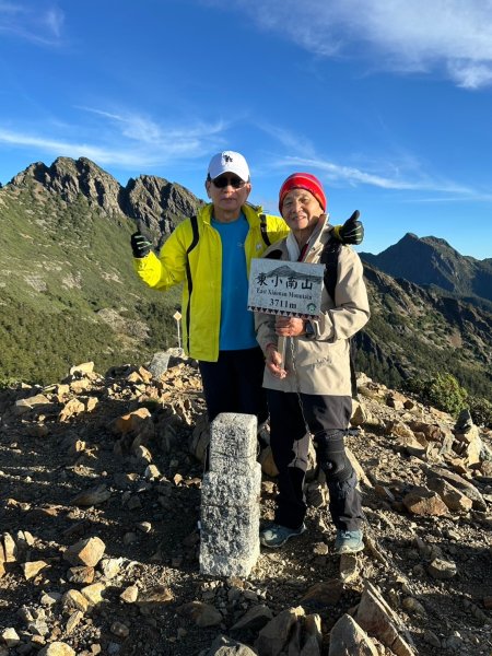 2024/09/27-0930帶2位神隊友76歲老爸、老朋友呂哥，玉山後四峰一遊但未竟。。。被山陀兒2607181