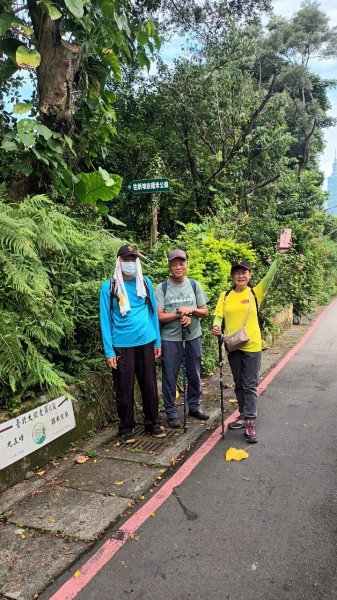 【臺北大縱走 6】象山公園→糶米古道→土地公嶺步道→軍功山→中埔山東峰→中埔山→福州山公園→富陽公園2177491