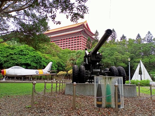 美麗的劍潭、渾然天成的猴洞巨岩和湖山磺溪1320180