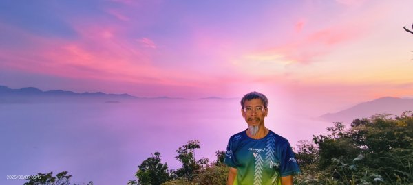 北宜郊山之濫觴 #琉璃光雲海 #月圓雲海 #日出雲海 #火燒雲 8/92854943