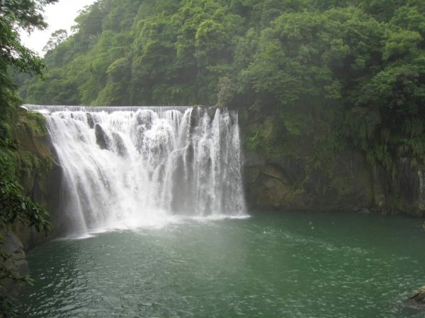 平溪 十分瀑布。壺穴地質景觀 垂廉型瀑布 臺版尼加拉瀑布2206286