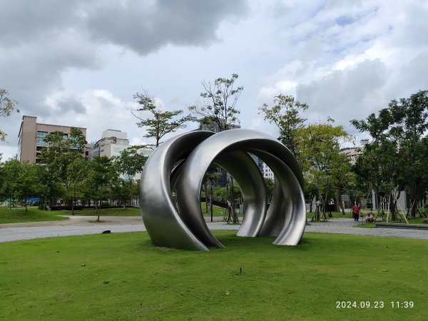 璀璨耀眼的夜景 - 大直美麗華、大稻埕、大港墘公園【臺北健走趣】【健走複利】2604566