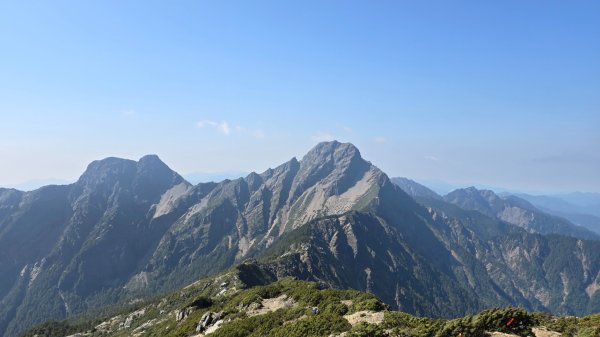 終於看到1000元背面的山景登頂玉山北峰／前峰2495917