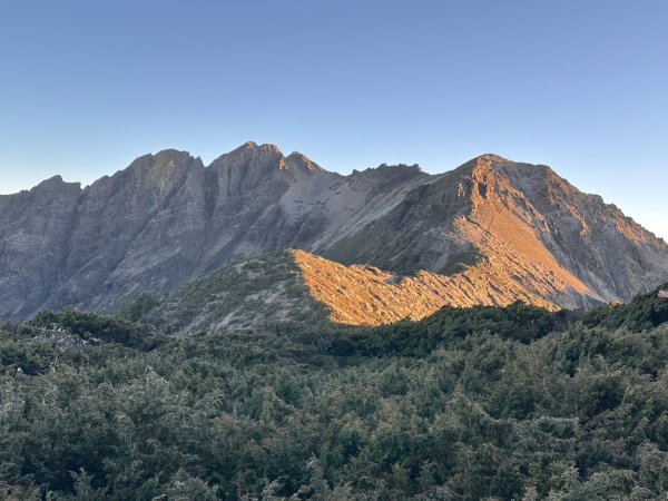 2024/12/20~12/22 帶76歲爸爸補考被山陀兒颱風趕下山~未竟的南玉山，2024完成玉山2675142