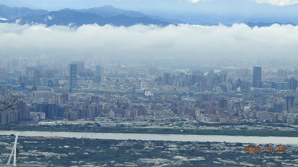 雲霧飄渺間的台北盆地&觀音山1926292