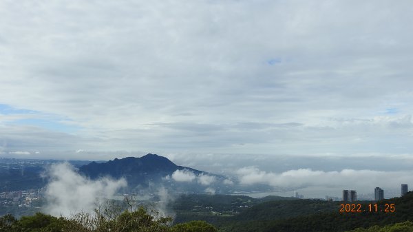 雲霧飄渺間的台北盆地&觀音山1926366