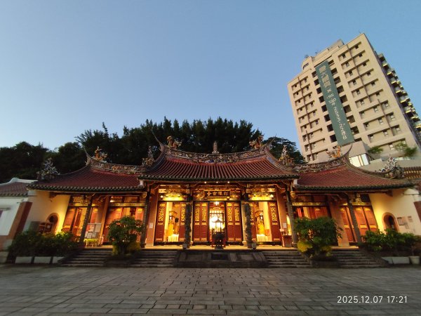 【臺北大縱走 5】碧山巖→忠勇山越嶺步道→金龍產業道路→圓明寺步道→鄭成功廟→潛園→格物台→劍潭古寺2959046