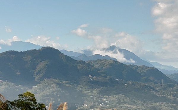 [新竹芎林]冷門郊山...義確山基石之謎？