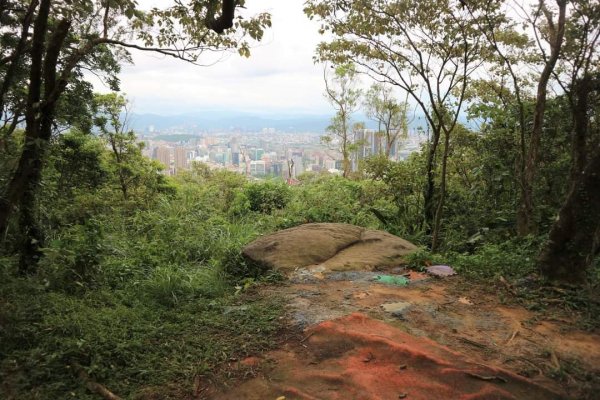 〔內湖〕文間山，劍南蝶園，劍潭古寺，婆婆橋 鄭成功廟步道2249279