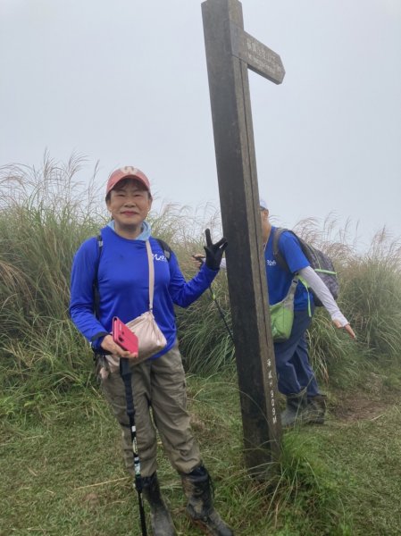 擎天崗→磺嘴山生態保護區→磺嘴山 H912m→翠翠谷→榮潤古道→內雙溪古道→擎天崗環形步道1489214