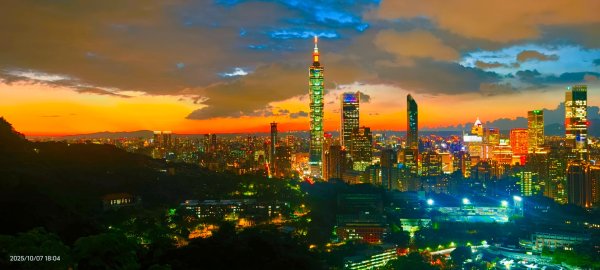 #虎山峰 #夕陽 #火燒雲 #霞光 10/72907938