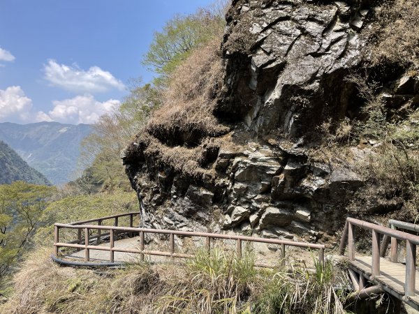 八通關古道 : 驚險峭壁; 壯麗的雲龍瀑布～1348255