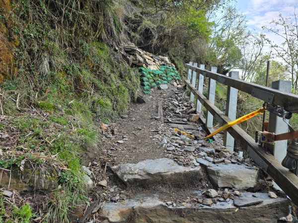 終於看到1000元背面的山景登頂玉山北峰／前峰2495819