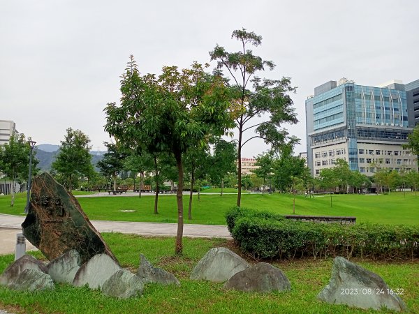 內湖文德三號公園、宏匯瑞光廣場、大港墘公園、大直美麗華、微風廣場、台北信義商圈步道【走路趣尋寶】2263269